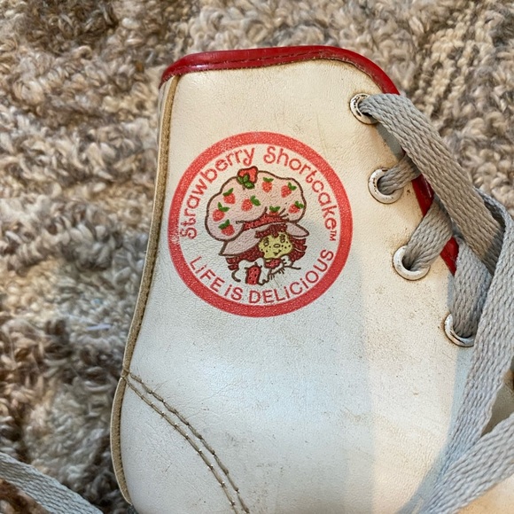 Vintage Rare Strawberry Shortcake Girls Ice Skates Size 6 5/8 Double Edge - Picture 2 of 10